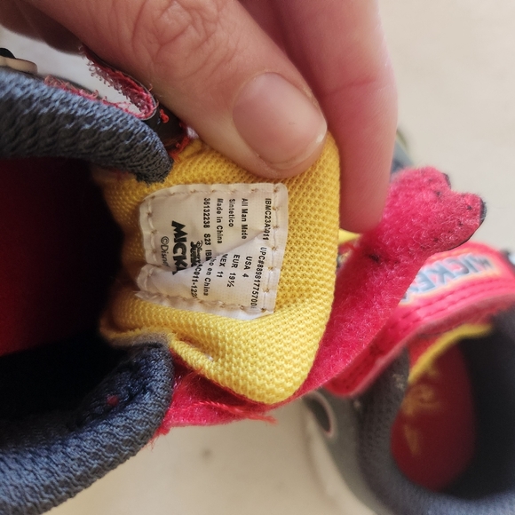 Mickey Mouse shoes size 4 - Picture 3 of 4